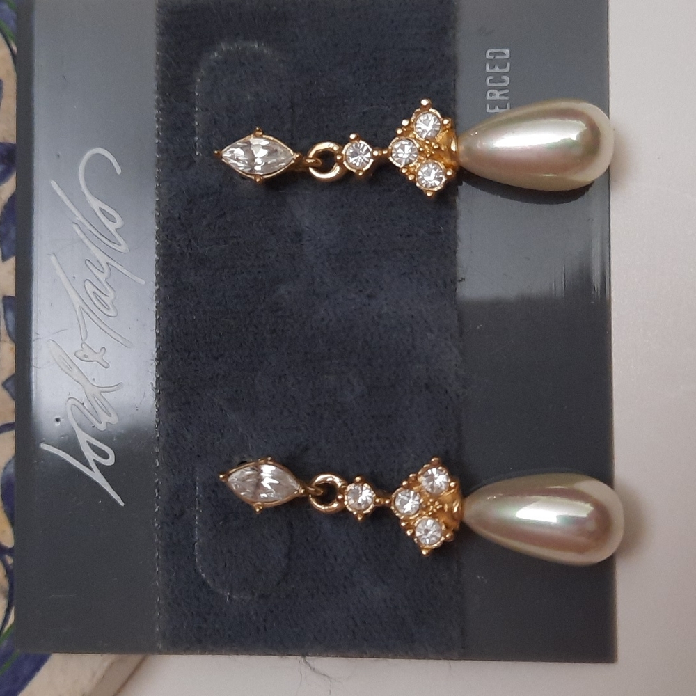 Lord & Taylor vintage faux pearl drop earrings